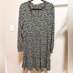 Women’s Green and Tan Floral longsleeve Mockneck vneck Midi Dress best for small